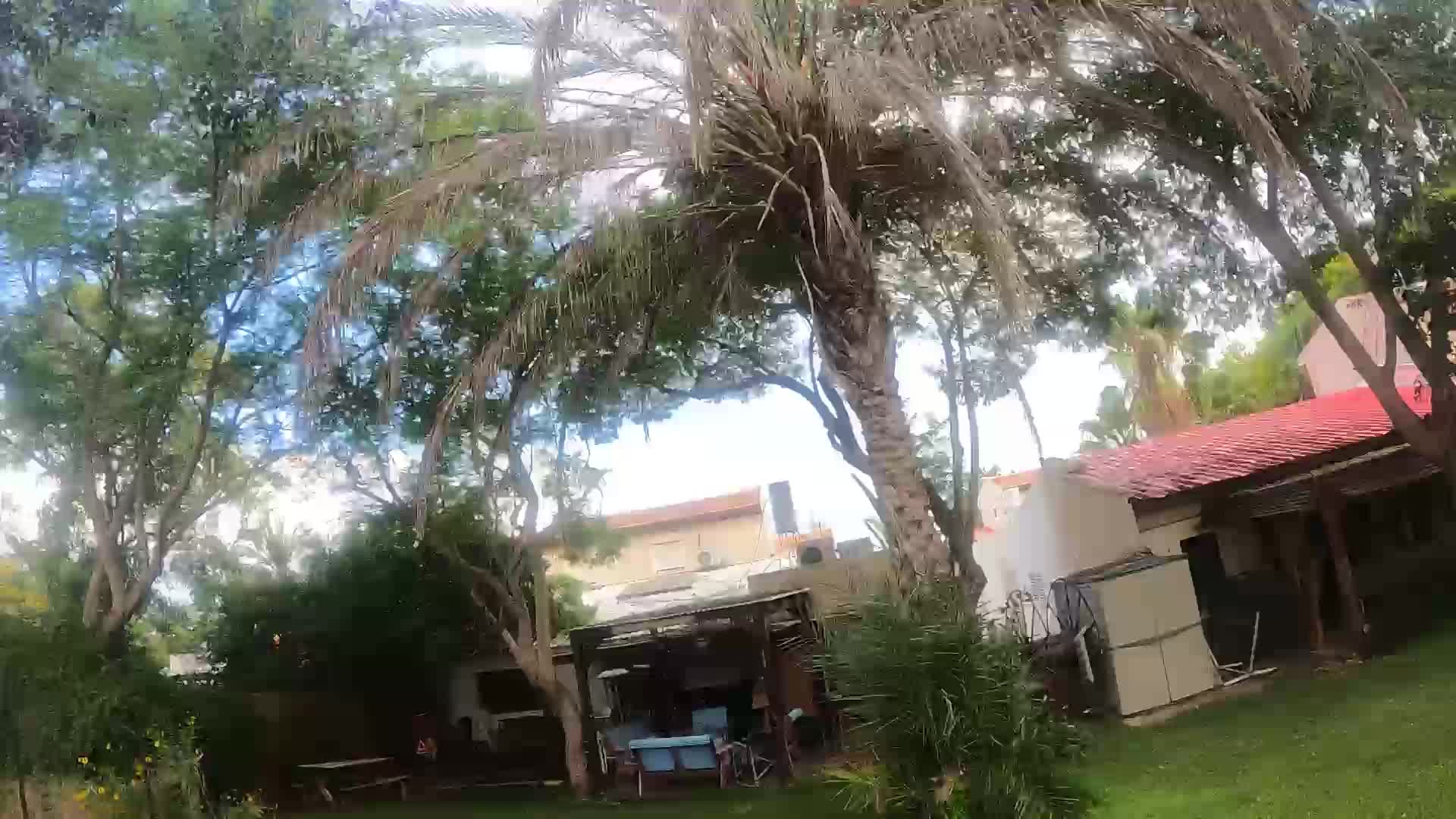 ירי על דמות בתוך מבנה.mp4